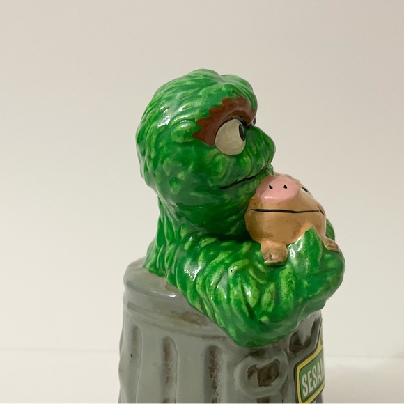 Sesame Street Oscar The Grouch Garbage Can Ceramic Coin Bank - Picture 11 of 16